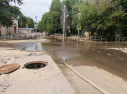 В «старом городе» коммунальные службы делают свое «море»