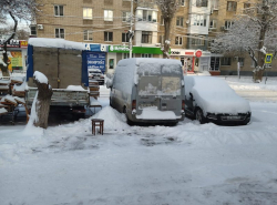 Парковочные места превратились в торговые